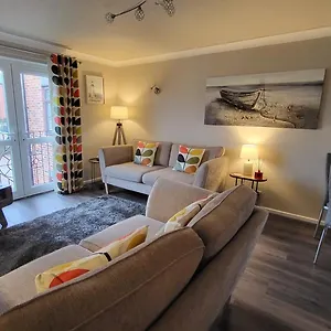 https://apt-quiet-enclave-on-the-marina-free-parking.yorkshirehotels.net