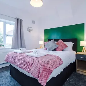 https://charming-3br-home-parking.yorkshirehotels.net